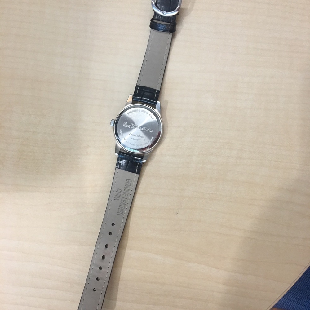 Disney leather watch - Picture 3 of 3